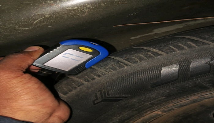 2010 Ford Figo ZXI 1.2 PETROL, Petrol, Manual, 1,24,052 km, tyre