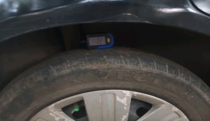 2010 Ford Figo ZXI 1.2 PETROL, Petrol, Manual, 1,24,052 km, tyre