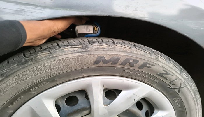 2017 Hyundai Grand i10 SPORTZ 1.2 KAPPA VTVT, Petrol, Manual, 1,07,487 km, tyre