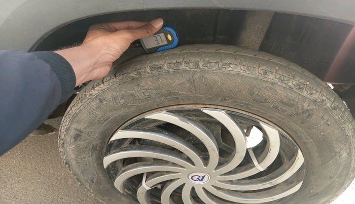 2018 Renault Kwid RXT 1.0, Petrol, Manual, 71,592 km, tyre