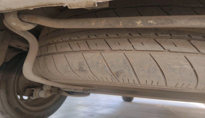 2015 Maruti Ertiga VXI CNG, Petrol, Manual, 1,56,364 km, tyre