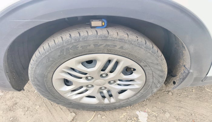 2022 KIA CARENS PRESTIGE 1.5 PETROL 7 STR, Petrol, Manual, 22,999 km, tyre