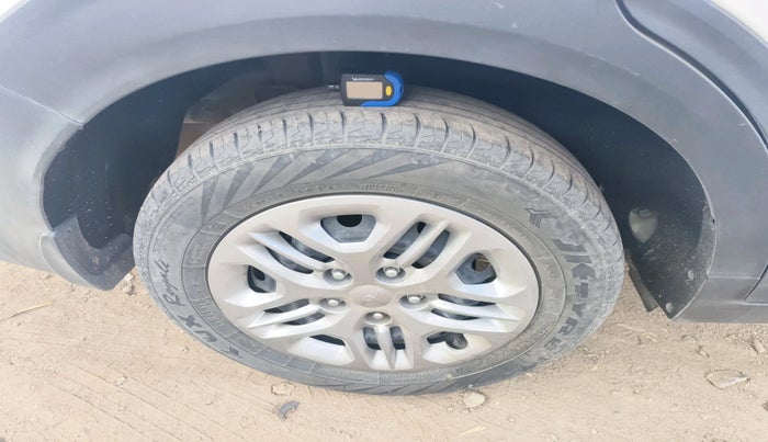 2022 KIA CARENS PRESTIGE 1.5 PETROL 7 STR, Petrol, Manual, 22,999 km, tyre