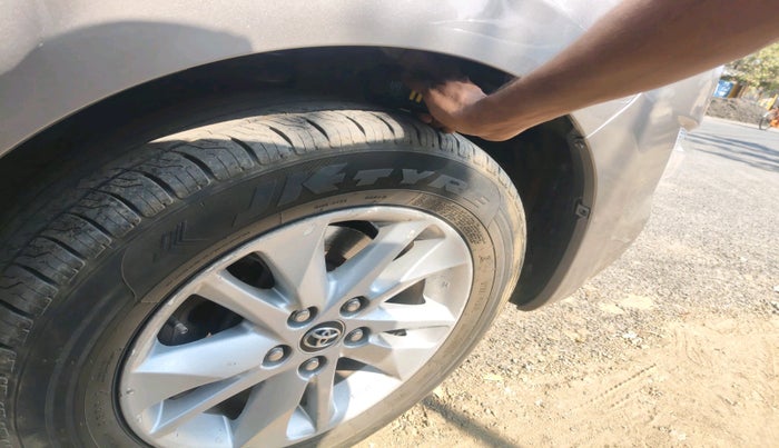 2016 Toyota Innova Crysta 2.4 VX 8 STR, Diesel, Manual, 1,07,235 km, tyre