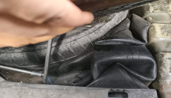 2011 Maruti Swift Dzire VXI, Petrol, Manual, 1,57,390 km, tyre