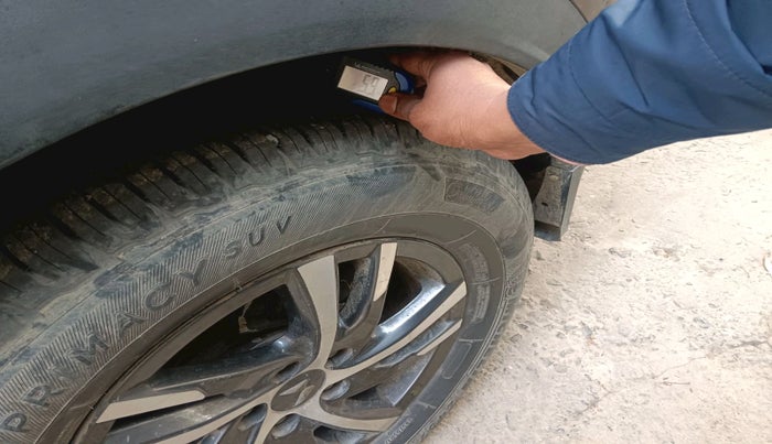 2022 Mahindra XUV700 AX 5 P AT 5 STR, Petrol, Automatic, 33,473 km, tyre