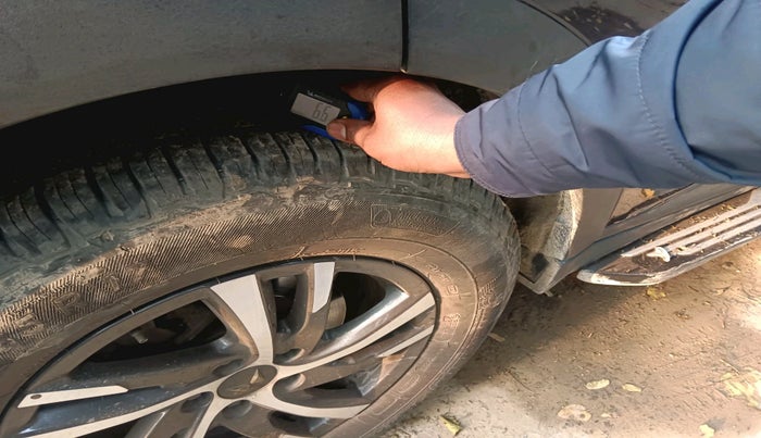 2022 Mahindra XUV700 AX 5 P AT 5 STR, Petrol, Automatic, 33,473 km, tyre