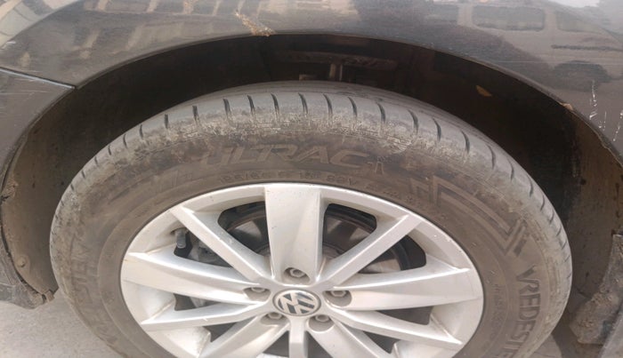 2016 Volkswagen Ameo HIGHLINE1.5L, Diesel, Manual, 1,48,208 km, tyre