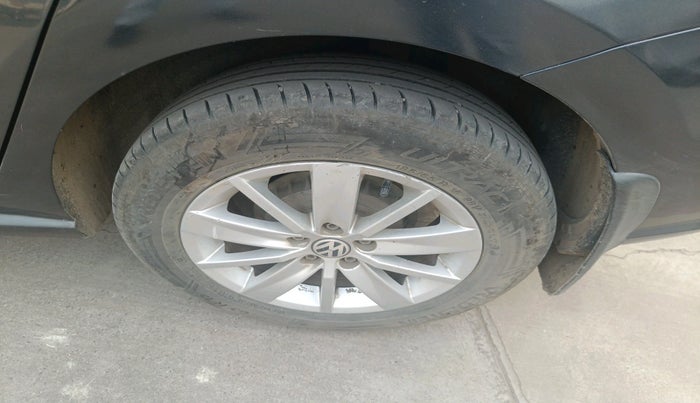 2016 Volkswagen Ameo HIGHLINE1.5L, Diesel, Manual, 1,48,208 km, tyre