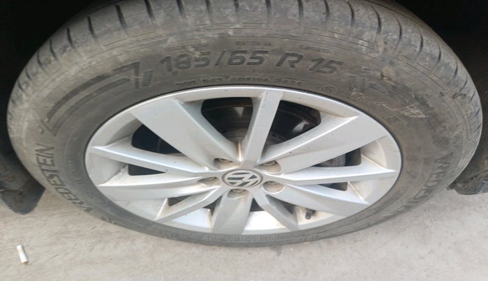 2016 Volkswagen Ameo HIGHLINE1.5L, Diesel, Manual, 1,48,208 km, tyre