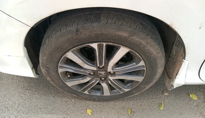 2017 Honda City 1.5L I-VTE V CVT, Petrol, Automatic, 1,25,263 km, tyre