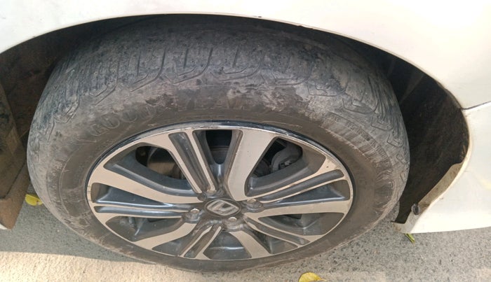 2017 Honda City 1.5L I-VTE V CVT, Petrol, Automatic, 1,25,263 km, tyre