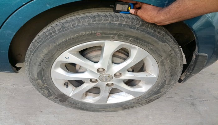 2013 Nissan Micra XV P DIESEL, Diesel, Manual, 1,39,465 km, tyre