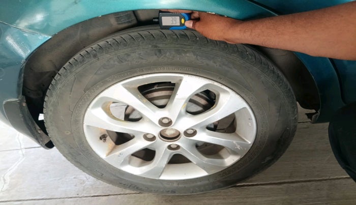 2013 Nissan Micra XV P DIESEL, Diesel, Manual, 1,39,465 km, tyre