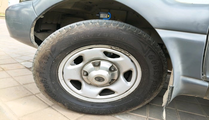 2012 Tata Safari 4X2 LX DICOR, Diesel, Manual, 1,27,360 km, tyre