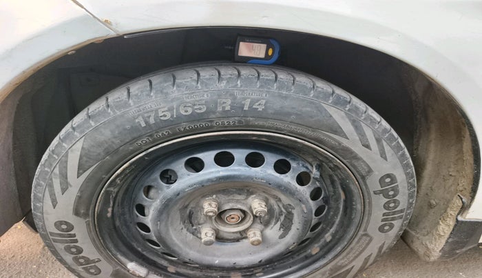 2015 Honda Amaze 1.5L I-DTEC S, Diesel, Manual, 1,55,393 km, tyre