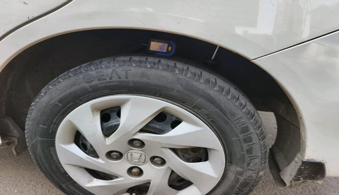 2015 Honda Amaze 1.5L I-DTEC S, Diesel, Manual, 1,55,393 km, tyre