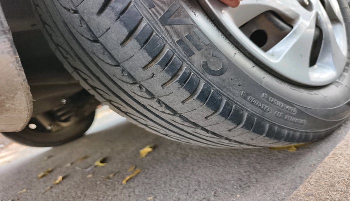 2015 Honda Amaze 1.5L I-DTEC S, Diesel, Manual, 1,55,393 km, tyre