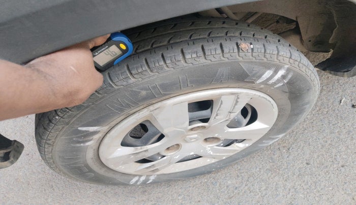 2015 Renault Kwid RXL, Petrol, Manual, 48,701 km, tyre