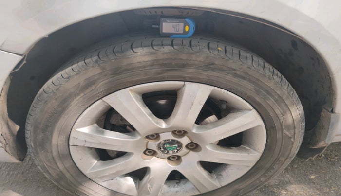 2011 Skoda Fabia ELEGANCE 1.2 TDI, Diesel, Manual, 1,03,655 km, tyre