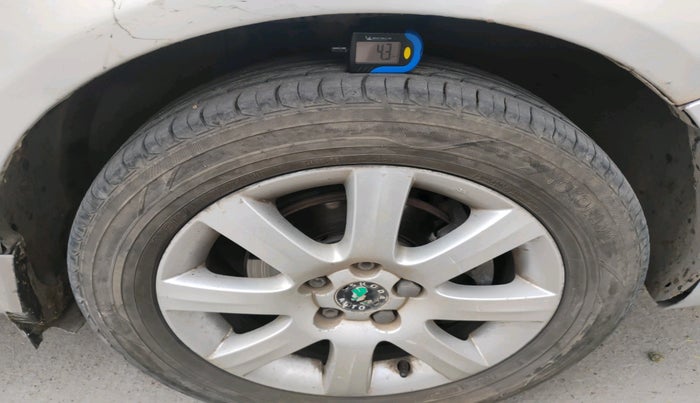 2011 Skoda Fabia ELEGANCE 1.2 TDI, Diesel, Manual, 1,03,655 km, tyre