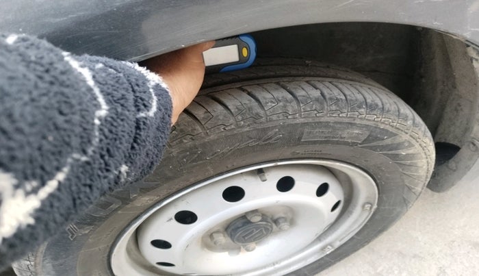 2016 Maruti Swift LXI (O), Petrol, Manual, 67,673 km, tyre