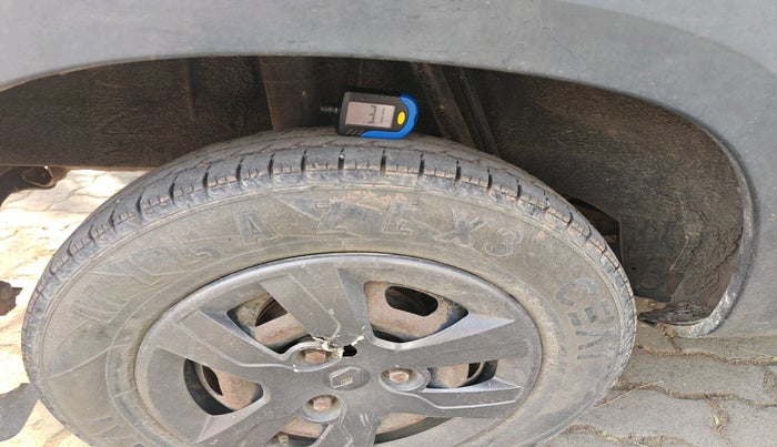 2017 Renault Kwid RXT 1.0 (O), Petrol, Manual, 82,913 km, tyre