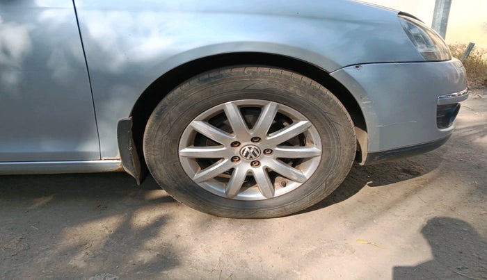 2010 Volkswagen Jetta COMFORTLINE 2.0L TDI, Diesel, Manual, 1,28,323 km, tyre