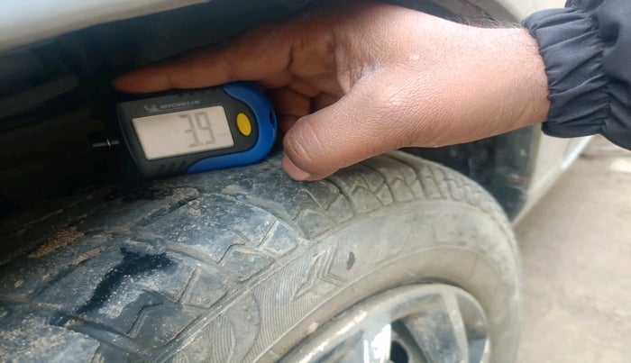 2011 Maruti Alto LXI, Petrol, Manual, tyre