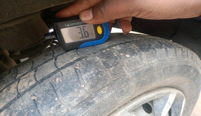 2011 Maruti Alto LXI, Petrol, Manual, tyre