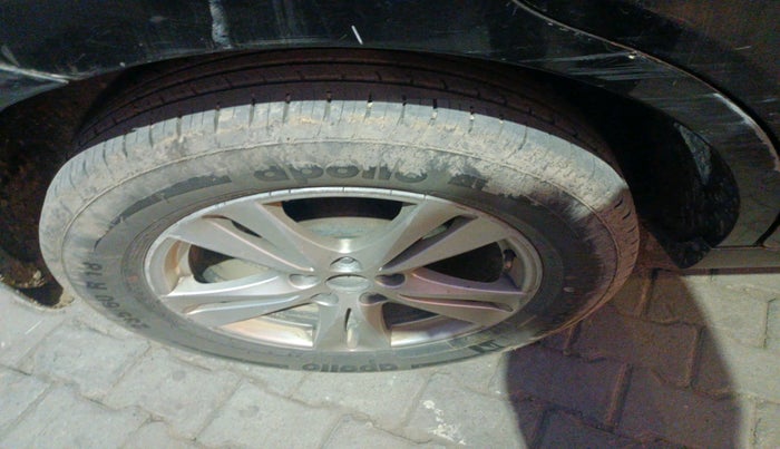 2012 Hyundai Santa Fe 2 WD, Diesel, Manual, 1,35,900 km, tyre