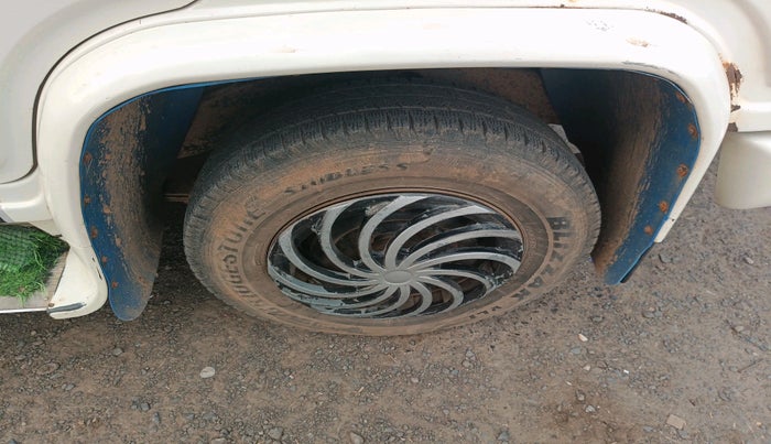 2014 Mahindra Bolero SLX BS-III, Diesel, Manual, 1,07,296 km, tyre