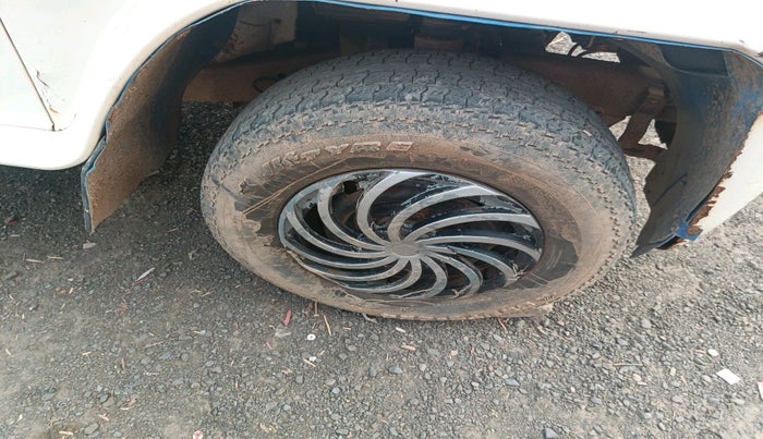 2014 Mahindra Bolero SLX BS-III, Diesel, Manual, 1,07,296 km, tyre