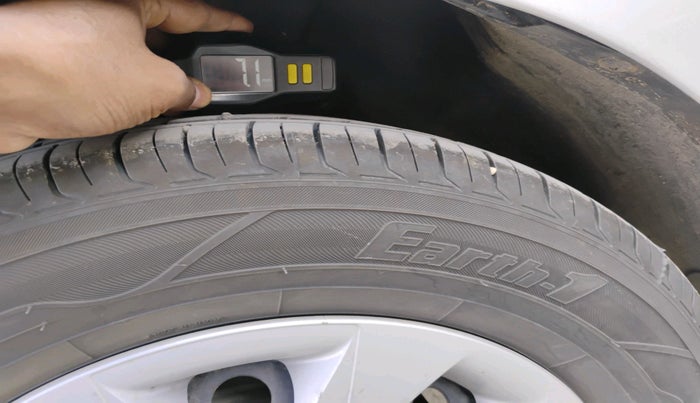 2015 Hyundai Elite i20 SPORTZ 1.2, Petrol, Manual, 1,04,356 km, tyre