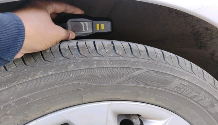 2015 Hyundai Elite i20 SPORTZ 1.2, Petrol, Manual, 1,04,356 km, tyre