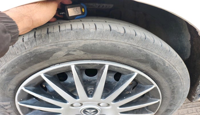 2012 Volkswagen Polo COMFORTLINE 1.2L, Diesel, Manual, 1,25,820 km, tyre