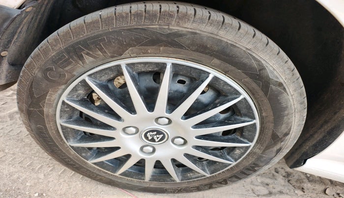 2012 Volkswagen Polo COMFORTLINE 1.2L, Diesel, Manual, 1,25,820 km, tyre