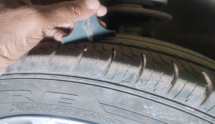 2018 Maruti Ciaz DELTA 1.5 SHVS MT PETROL, Petrol, Manual, 1,21,892 km, tyre