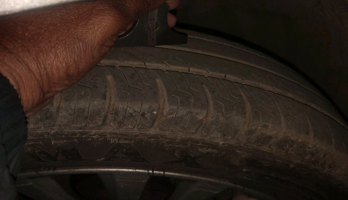 2018 Maruti Ciaz DELTA 1.5 SHVS MT PETROL, Petrol, Manual, 1,21,892 km, tyre