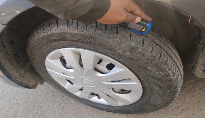 2015 Maruti Swift LXI (O), Petrol, Manual, 1,63,910 km, tyre