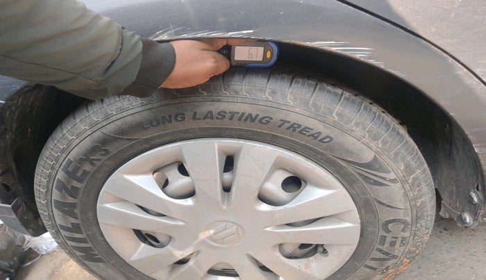 2015 Maruti Swift LXI (O), Petrol, Manual, 1,63,910 km, tyre