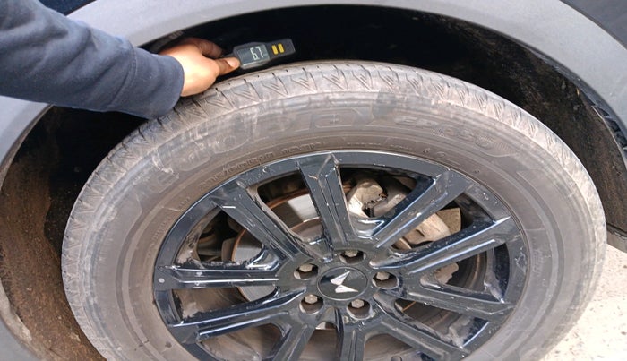 2024 Mahindra XUV700 AX 7 LUXURY P AT 7 STR, Petrol, Automatic, 23,440 km, tyre