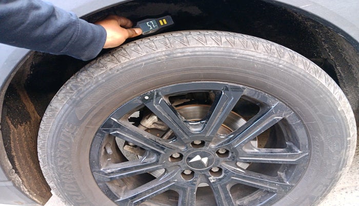 2024 Mahindra XUV700 AX 7 LUXURY P AT 7 STR, Petrol, Automatic, 23,440 km, tyre