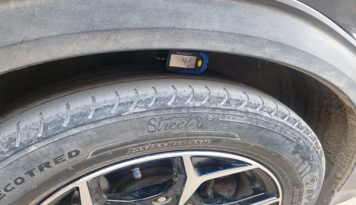 2023 KIA CARENS PRESTIGE 1.5 PETROL 7 STR, Petrol, Manual, 38,349 km, tyre