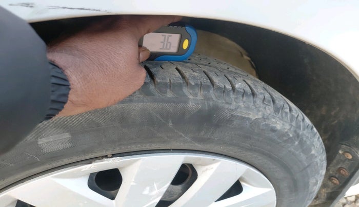 2016 Volkswagen Ameo COMFORTLINE 1.2L, Petrol, Manual, 1,17,000 km, tyre