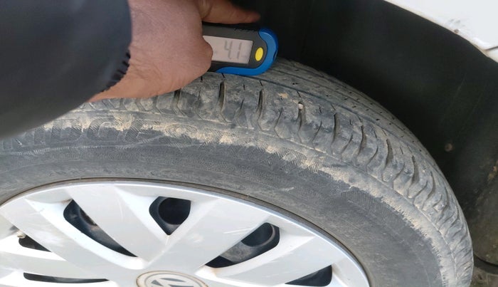 2016 Volkswagen Ameo COMFORTLINE 1.2L, Petrol, Manual, 1,17,000 km, tyre