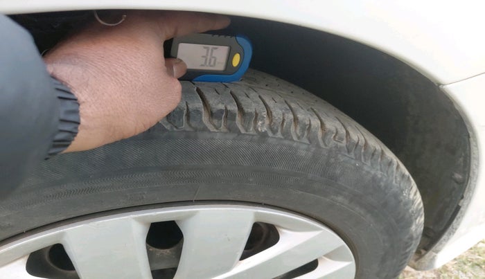 2016 Volkswagen Ameo COMFORTLINE 1.2L, Petrol, Manual, 1,17,000 km, tyre