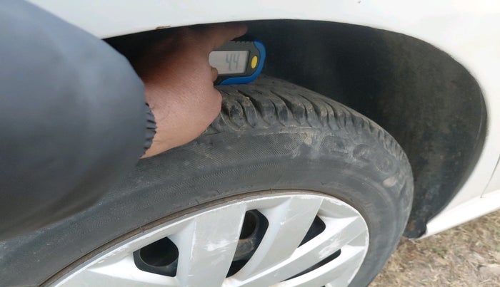 2016 Volkswagen Ameo COMFORTLINE 1.2L, Petrol, Manual, 1,17,000 km, tyre