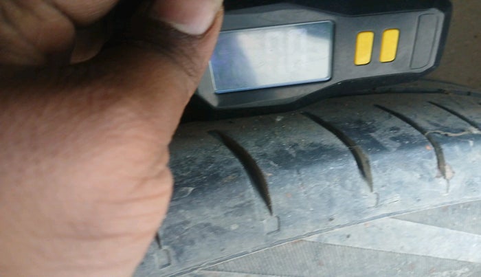 2011 Maruti Swift LXI, Petrol, Manual, 1,91,795 km, tyre