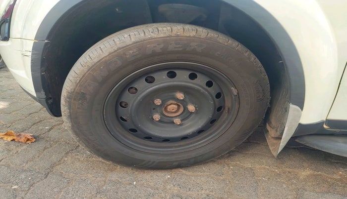 2016 Mahindra XUV500 W6, Diesel, Manual, 1,01,611 km, tyre